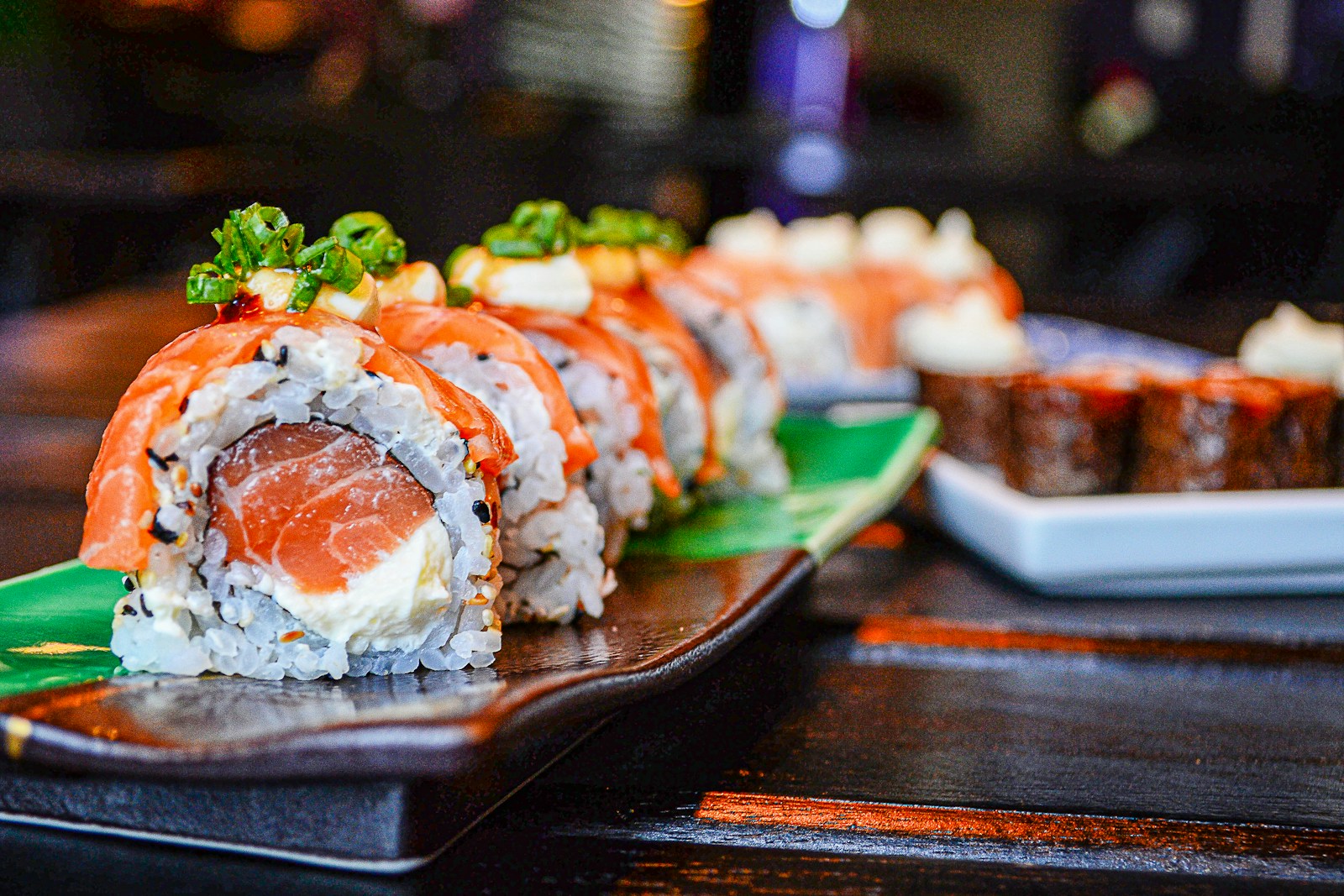 Assortiment de sushis et rolls — photo illustrative